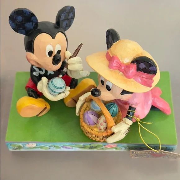Jim Shore Disney Traditions Mickey & Minnie Mouse Easter Artistry 6008319 (1488) - Picture 4 of 16